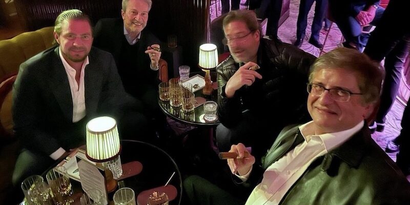 Vorcaro charutos e whisque em Londres com Gonet