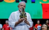 Lula segurando imagem de N.S. Aparecida. Hipocisia do PT